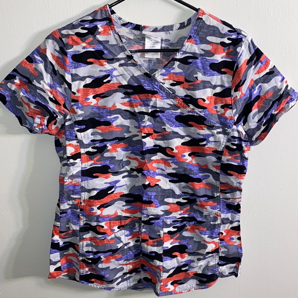 Scrub shirt